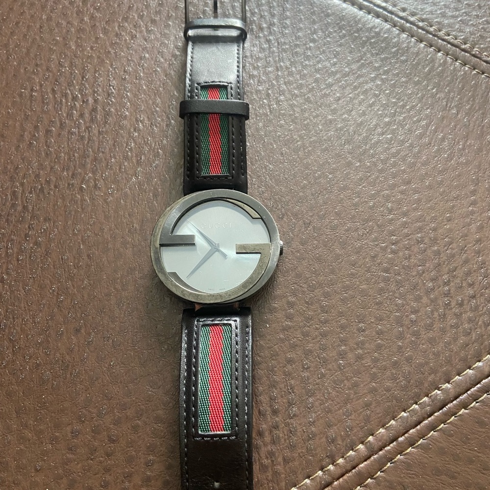 Gucci mens watch - Picture 6 of 11